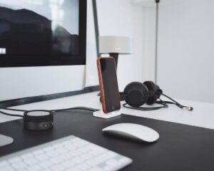 Read more about the article 11 Legit Ways to Get Paid to Chat With People Online