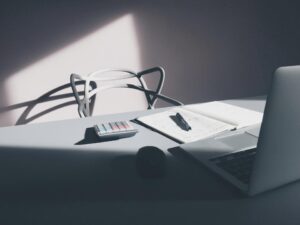 Read more about the article 12 Signs You Desperately Need a Budget (and How to Start One)