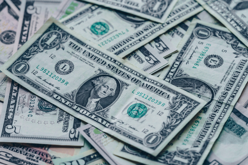 You are currently viewing 35 Ways to Earn Money While You Sleep