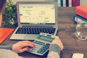 Read more about the article 8 Steps to Start an AI Dropshipping Business This Month