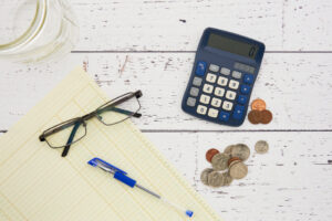 Read more about the article 9 Hacks to Live on a Single Income and Never Feel Broke