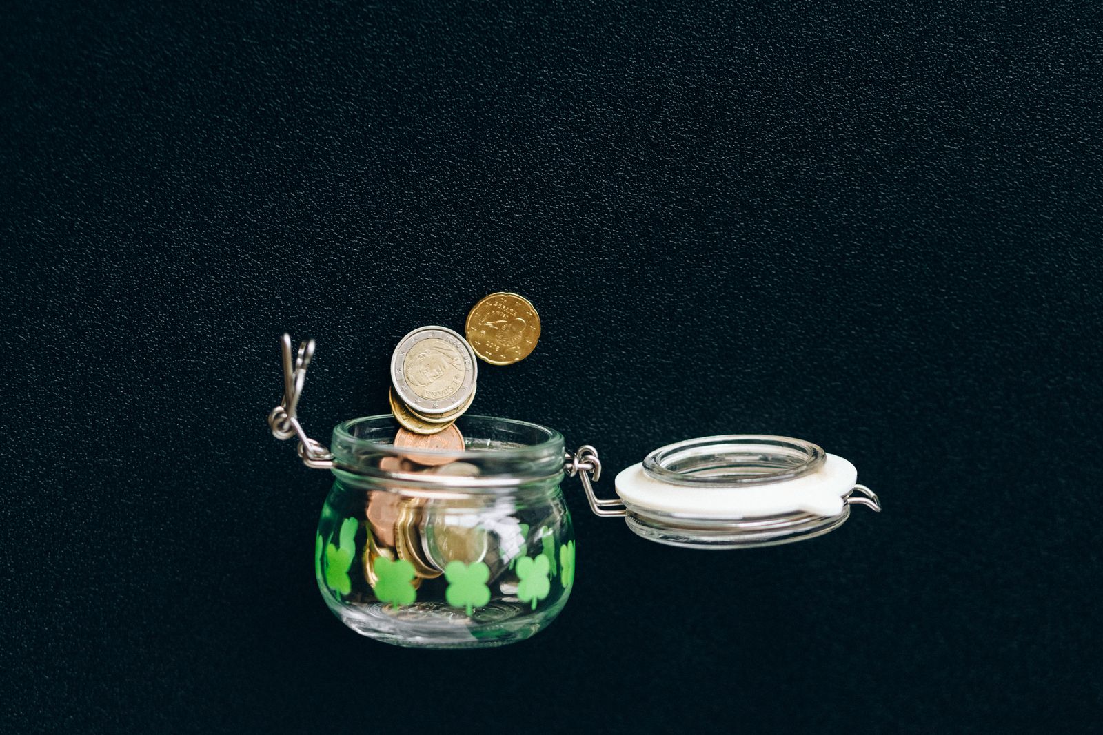You are currently viewing The 52-Week Savings Challenge Explained (With Free Printable)