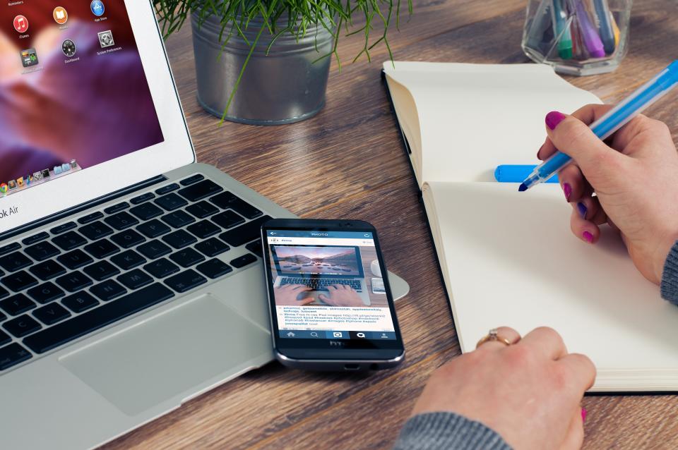 You are currently viewing How to Create a Debt Payoff Plan That Actually Works: 5 Simple Steps