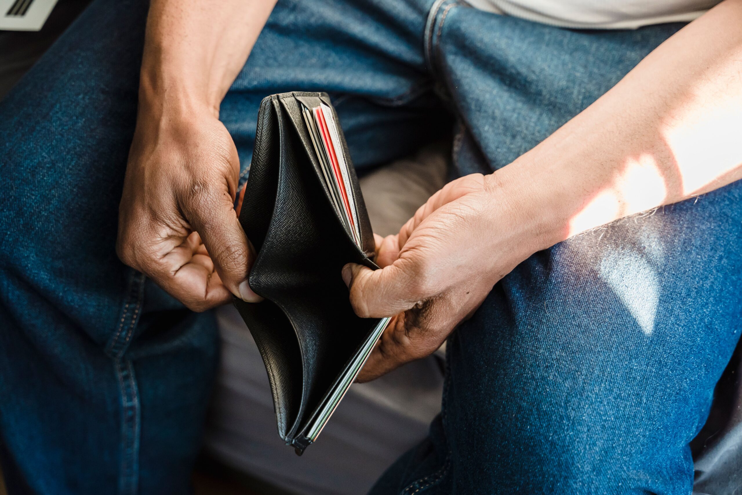You are currently viewing 9 No-Spend Challenge Ideas to Pay Off Debt Faster