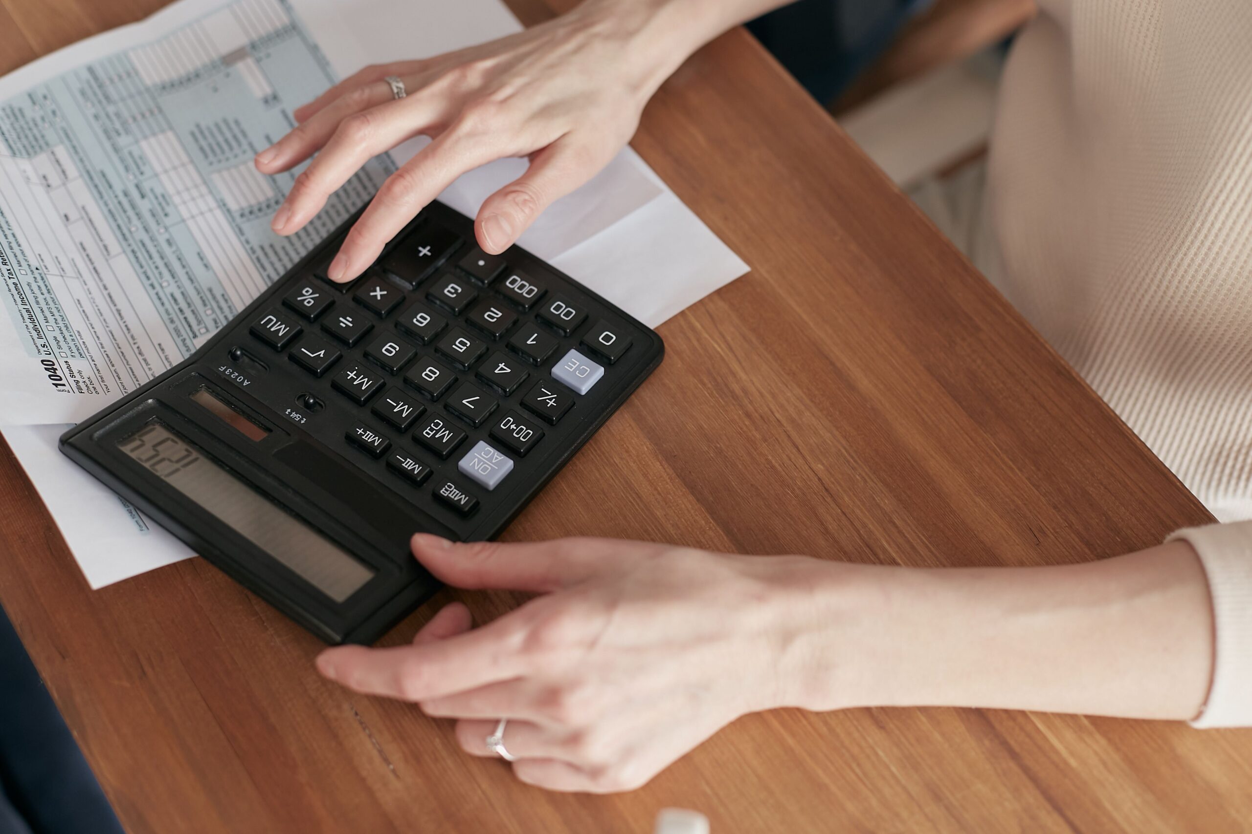 You are currently viewing 13 Habits of People Who Paid Off Debt Fast