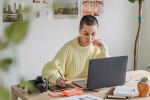 Read more about the article 17 Easy Digital Products to Make and Sell for Passive Income