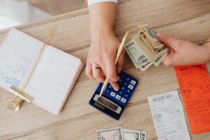 Read more about the article How to Pay Off Debt With a Weekly Savings Plan