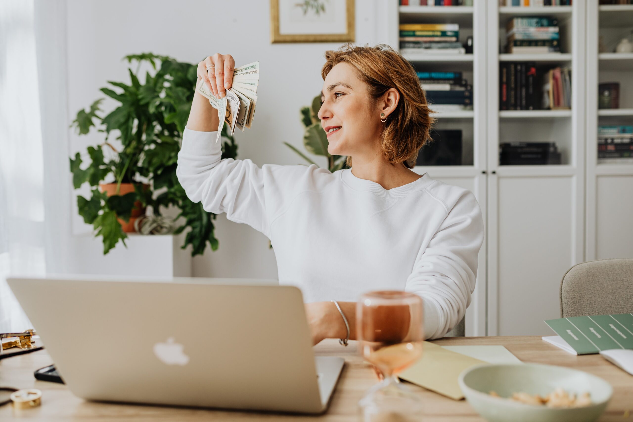 You are currently viewing 7 Side Hustles That Made Me Over $7,000 a Month